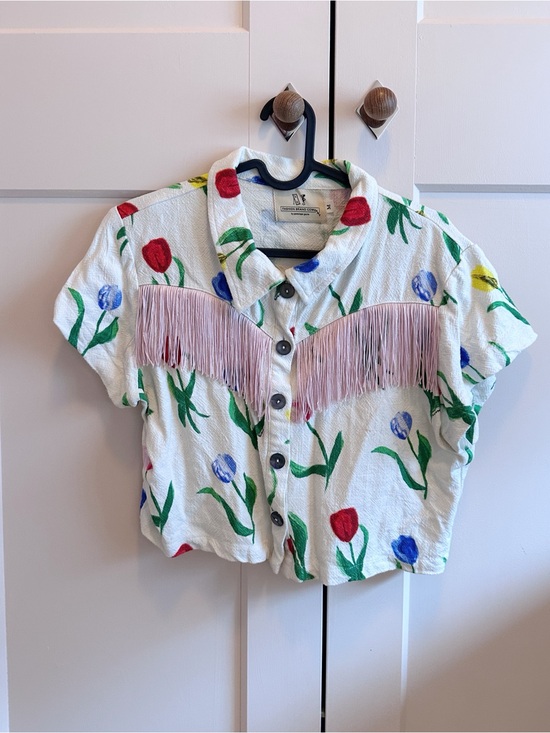 Fashion Brand Company Tops - Fashion brand company fringe tulip blouse